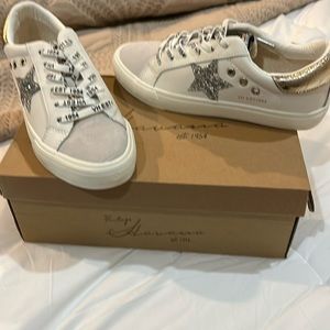 Vintage Havana ladies never worn sneakers